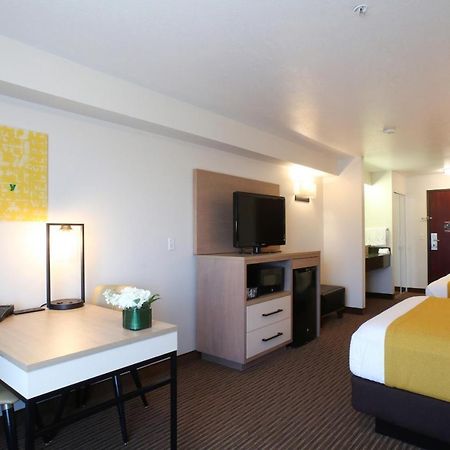Oxford Suites Spokane Valley Exterior foto